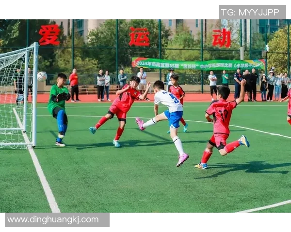 球星壁纸与足球风采完美融合展现运动激情与经典时刻