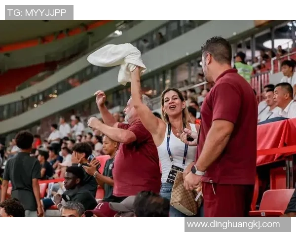 足球场上的温暖之星那些用爱与行动诠释关怀的球员们