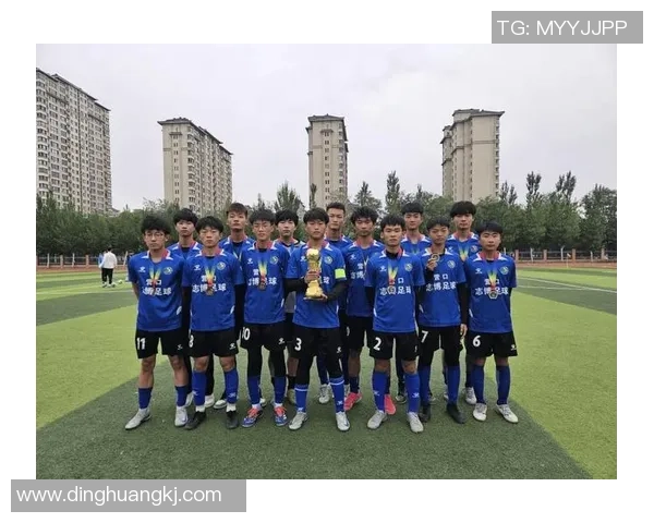 足球明星回到校园传递梦想与拼搏精神助力青少年成长