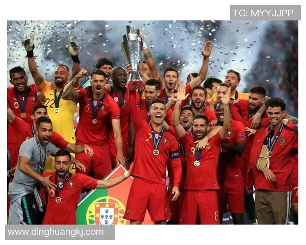 麦克尔成为足坛传奇人物 引领新一代足球风潮再创辉煌 麦克尔成为足坛传奇人物 引领新一代足球风潮再创辉煌